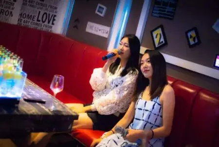 曾经火爆的KTV行业，正在走向消亡丨听内行人分析ktv行业怎么样